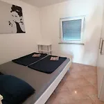 Kod Lenka Apartman *
