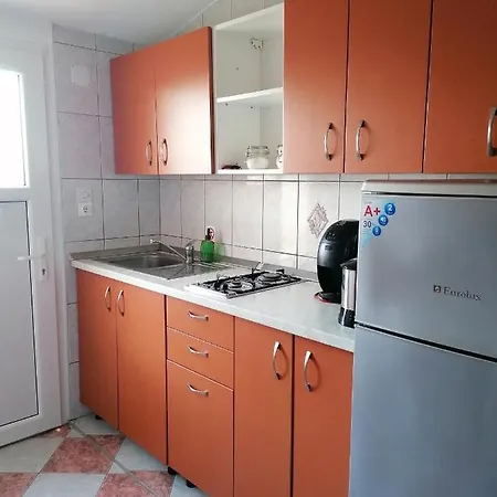 Kod Lenka Apartment Vir