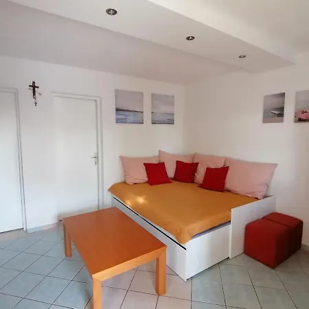 Kod Lenka Apartment Vir